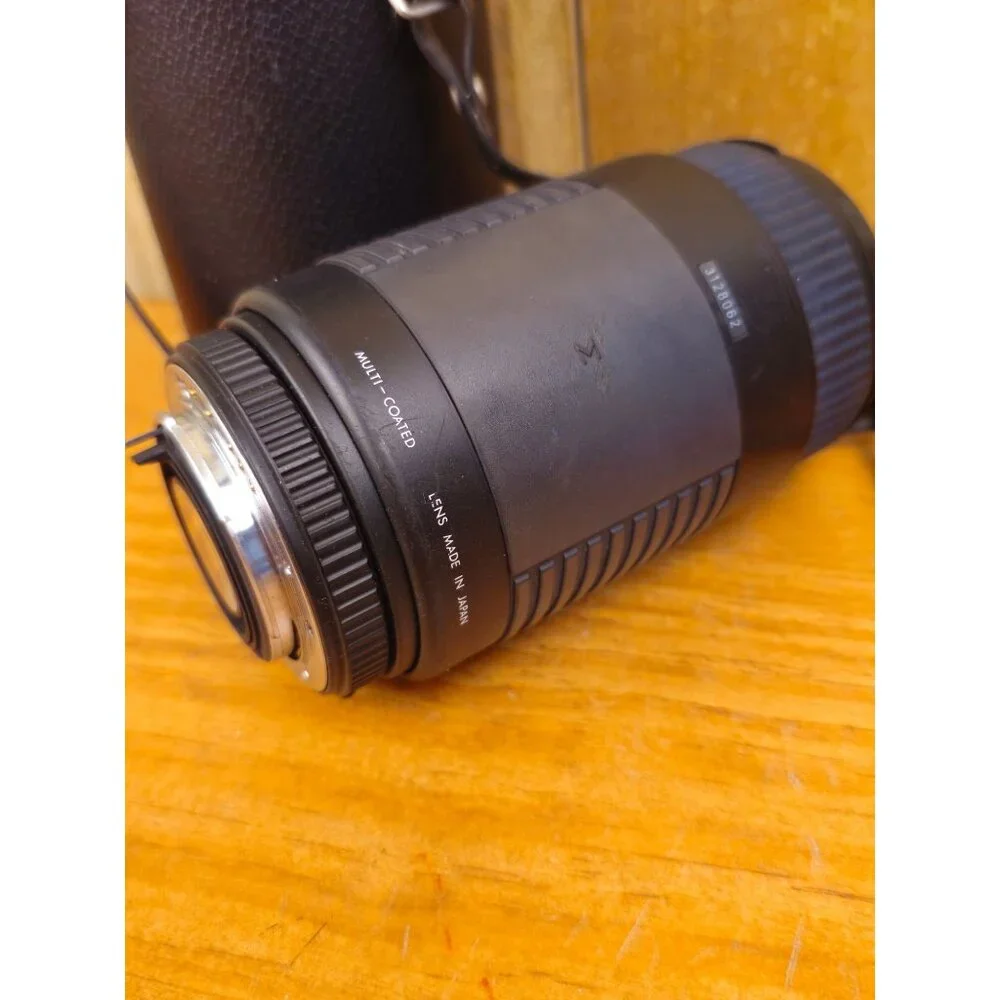 Sigma 70-210mm F4-5.6 DL Zoom Lens With Case & Caps For SLR Cameras